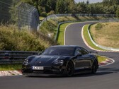 Prototyp Porsche Taycan widziany na torze Nürburgring (źródło zdjęcia: Porsche)