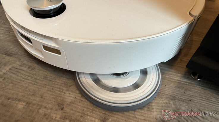 Absolutny standard w dzisiejszych czasach: Qrevo Curv 2 Pro wysuwa jeden z dwóch mopów do mopowania bez obręczy