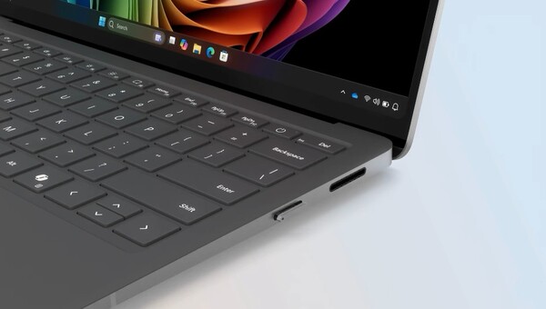 Surface Laptop 5G ma fizyczne gniazdo karty SIM obok portu Surface Connect. (Źródło obrazu: Microsoft)