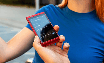 Vasco Translator Q1 obsługuje funkcję głośnomówiącą do tłumaczenia głosowego w czasie rzeczywistym (źródło obrazu: Vasco)