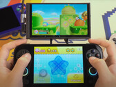 Anbernic zapowiedział rozgrywkę na dwóch wyświetlaczach Nintendo DS na kilku ostatnich handheldach, w tym na przedstawionym na zdjęciu RG476H. (Źródło zdjęcia: Anbernic)