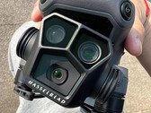 Mavic 3 Pro będzie bazował na serii Mavic 3 z drugą kamerą teleobiektywu. (Źródło obrazu: @JasperEllens)