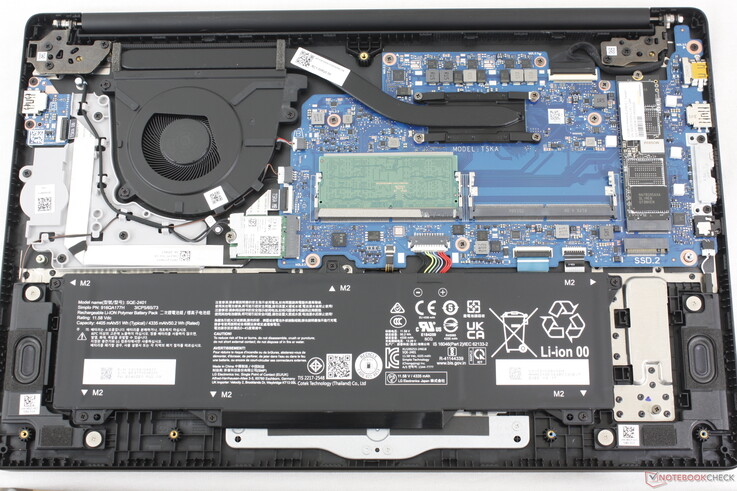 Płyta główna LG Gram 15U55T z dwoma gniazdami DDR5 SODIMM i dwoma gniazdami M.2 2280 SSD