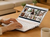 Laptop Mouse X2 o przekątnej ekranu 12,2 cala można skonfigurować z ośmiordzeniowym procesorem APU Ryzen 7. 