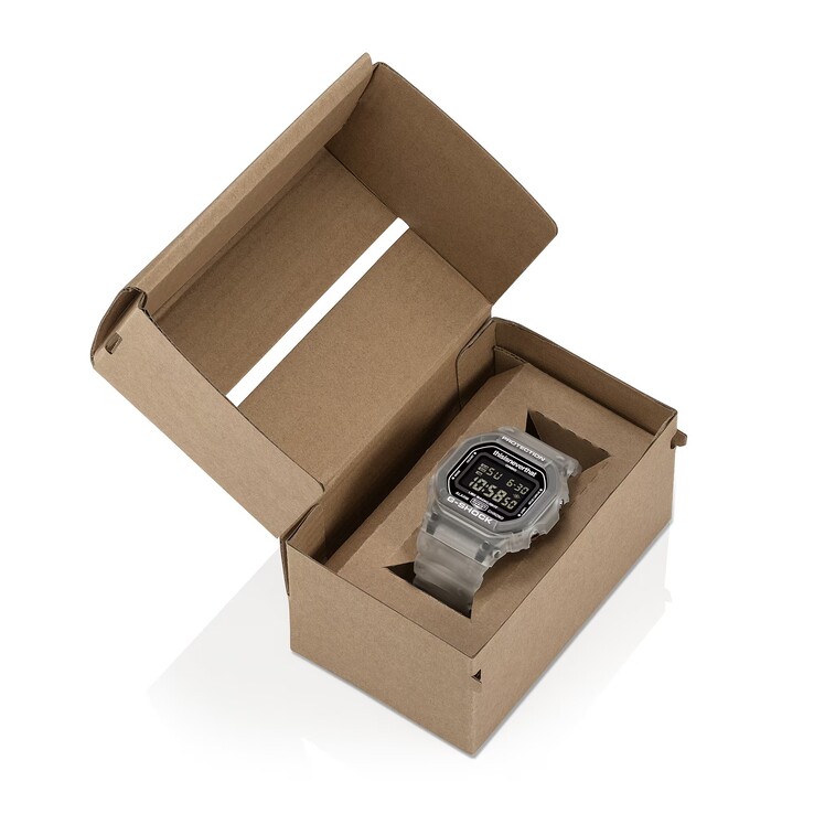 Firma Casio dostarcza model DW-5600TNT-7 w opakowaniu z edycji specjalnej, stworzonym z okazji tej współpracy.
