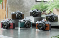 Pełnoklatkowy aparat bezlusterkowy Nikon Z f jest teraz dostępny w sześciu srebrnych wersjach kolorystycznych. (Źródło zdjęcia: Nikon)