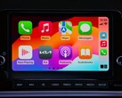 Ekran główny CarPlay z ikonami aplikacji na ekranie dotykowym samochodu marki Kia