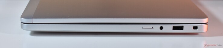 po prawej: nanoSIM, audio 3,5 mm, USB-A 3.2 Gen 1, gniazdo Noble Lock