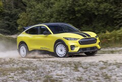 Ford Mustang Mach-E 2024 zaczyna się od 39 995 USD za wersję Select z zasięgiem 250 mil. (Źródło: Ford)
