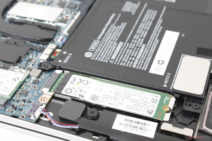 System obsługuje tylko jeden wewnętrzny dysk SSD M.2 2280