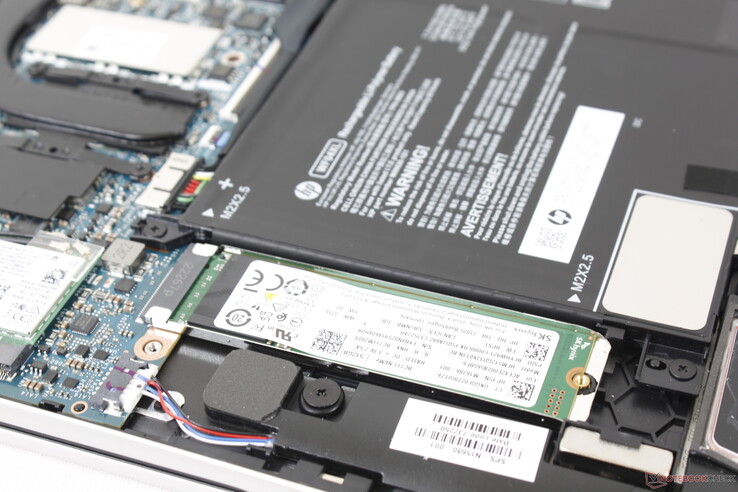 System obsługuje tylko jeden wewnętrzny dysk SSD M.2 2280