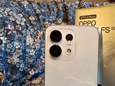 Model Oppo Reno 16 FS jest wyposażony w doskonały system aparatów, jednak w zamian za to trzeba pogodzić się z pewnymi kompromisami.