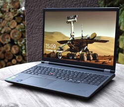 Recenzja: Lenovo ThinkPad P16 G1, udostępniony przez Lenovo.