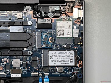 Wymienny moduł WLAN i dysk SSD M.2-2242