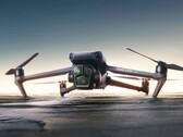Mavic 3 Pro można już zamawiać na wielu rynkach. (Źródło obrazu: DJI)