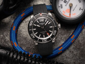 Zegarek nurkowy Hanhart Aquasphere w matowej czerni zapewnia 38 godzin rezerwy chodu