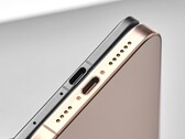 Oppo porównuje Find N5 aka OnePlus Open 2 z iPhone'em 16 Pro, który jest prawie dwa razy grubszy. (Źródło zdjęcia: Oppo)