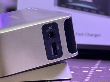 Port DC i USB typu A z boku
