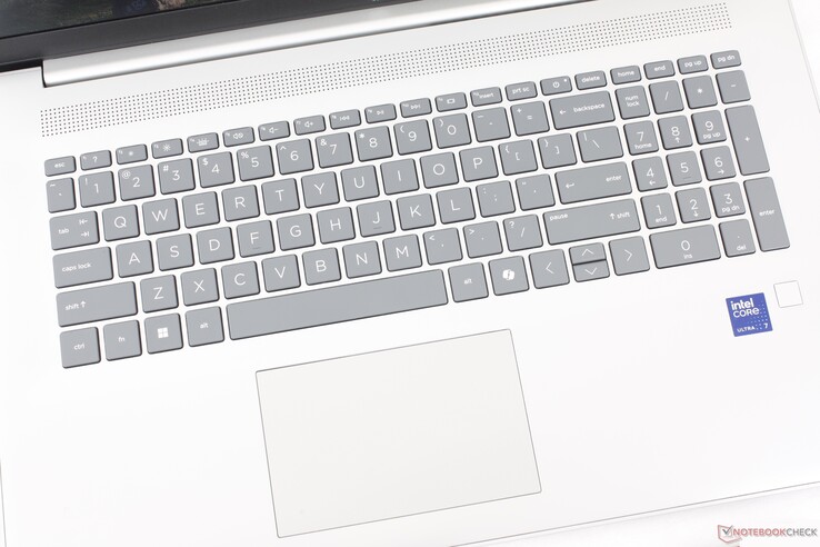 Chociaż clickpad jest mały i ma zaledwie 11 x 7,5 cm, przyczepność i sprzężenie zwrotne są odpowiednio płynne i klikalne