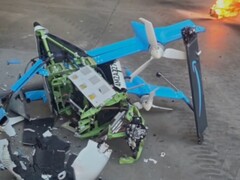 Rozbity dron dostawczy Amazon MK30. (Źródło obrazu: ABC15 Arizona na YouTube)