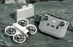 Oczekuje się, że DJI Neo będzie ważył zaledwie 135 g. (Źródło obrazu: @Quadro_News)