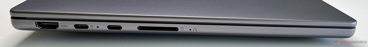Po lewej: HDMI 2.1, 2x USB-C 4.0 (40 GBit/s, DisplayPort Alt Mode 2.1, Power Delivery 3.0), czytnik kart SD