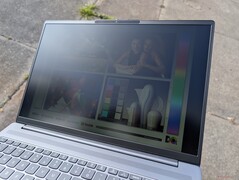 Na zewnątrz w świetle słonecznym