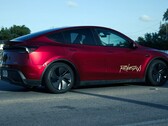 Robotaxi Tesla Model Y pomalowany na kolor Ultra Red. (Źródło zdjęcia: @AdanGuajardo/X)