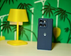 Stylowy, niezbyt ciężki, o długotrwałej wytrzymałości: Motorola Moto G86 Power daje swoim użytkownikom prawdziwą niezależność. (Źródło obrazu: Notebookcheck)