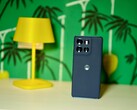 Stylowy, niezbyt ciężki, o długotrwałej wytrzymałości: Motorola Moto G86 Power daje swoim użytkownikom prawdziwą niezależność. (Źródło obrazu: Notebookcheck)