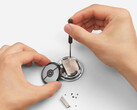 Mówi się, że bateria w Google Pixel Watch 4 jest stosunkowo łatwa do wymiany. (Źródło obrazu: Google)
