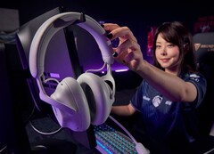 Zestaw słuchawkowy Alienware Pro charakteryzuje się lekką konstrukcją i przetwornikami pokrytymi grafenem. (Źródło zdjęcia: Alienware)