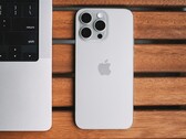 Apple iPhone 15 i das iPhone 15 Pro były najlepiej sprzedającymi się smartfonami w 2024 roku. (Źródło zdjęcia: Lala Azizli)
