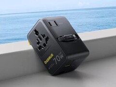 Uniwersalny adapter podróżny Baseus EnerCore CG11 (na zdjęciu) jest już dostępny w Stanach Zjednoczonych. (Źródło zdjęcia: Baseus)