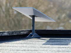 Antena internetu satelitarnego Starlink Residential Kit. (Źródło zdjęcia: SpaceX)