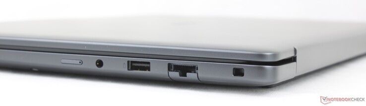 Poprawnie: Gniazdo Nano-SIM (opcjonalne), gniazdo słuchawkowe 3,5 mm, USB-A 3.2 Gen. 1, RJ-45 (1 Gb/s), blokada Noble