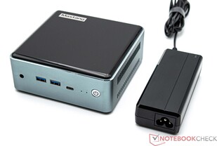 Maxtang MTN-FP750 i jego zasilacz (19 V; 4,74 A)