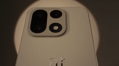 Flagowy OnePlus 15 (źródło zdjęcia: OnePlus)