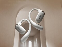 Słuchawki douszne Shokz OpenFit 2 Plus mają taką samą konstrukcję jak model bez plusa. (Źródło zdjęcia: Shokz)