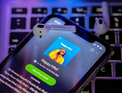Użytkownicy posiadający darmowe konto Spotify mogą wreszcie bezpośrednio wybierać utwory. (Źródło obrazu: omid armin)