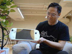 Ayaneo Next II będzie jednym z największych dedykowanych handheldów do gier. (Źródło obrazu: Ayaneo)