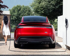 Model Y Performance ładowany za pomocą domowej ładowarki Tesla Wall Connector. (Źródło zdjęcia: Tesla)