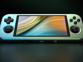 Retroid Pocket 3 Plus Metal Edition waży 285 g, czyli o 50 g więcej niż standardowa edycja. (Źródło obrazu: Retroid)