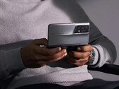 Honor za Magic V2 należy zapłacić ponad 30% więcej, jeśli chcą Państwo wersję RSR Porsche Design. (Źródło zdjęcia: Honor)
