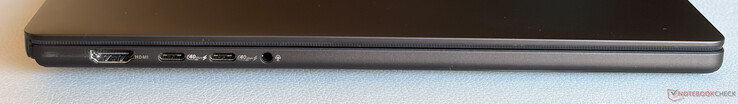 Po lewej: HDMI 2.1 FRL, 2x USB-C 4.0 (40 Gbps, DisplayPort, Power Delivery), gniazdo stereo 3.5 mm