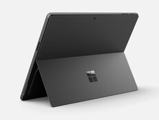 Surface Pro 12 w kolorze czarnym.