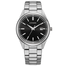 Zegarek elegancki Citizen BM1350-54E z mechanizmem Eco-Drive, wyposażony w czarną tarczę z wykończeniem typu „sunray”, kopertę i bransoletę ze stali nierdzewnej, indeksy godzinowe w kształcie pałeczek oraz okienko datownika umieszczone na godzinie 3.