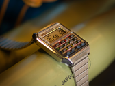 Casio CA-500WEBF (na zdjęciu) jest wyposażony w mnóstwo elementów konstrukcyjnych zapożyczonych z kultowego filmu Powrót do przyszłości. (Źródło zdjęcia: Casio)