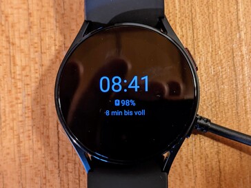 Zegarek Galaxy Watch5 można naładować od 0 do 100 procent w 65 minut