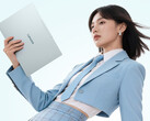 Laptop LCD Xiaoxin Air 14 2026 jest już dostępny w Chinach. Na zdjęciu: zdjęcie promocyjne przedstawiające lekką konstrukcję laptopa.